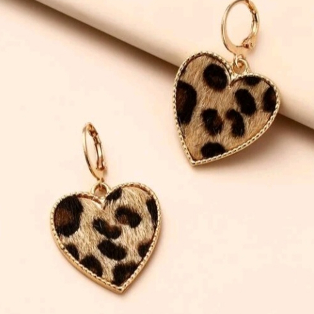 Leopard Heart Earrings - Picture 4 of 10